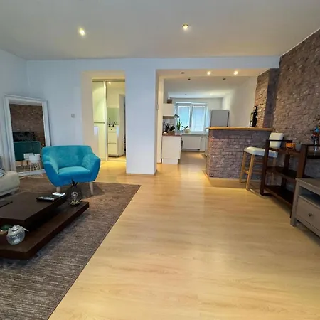 Stylish 2 Bedroom *